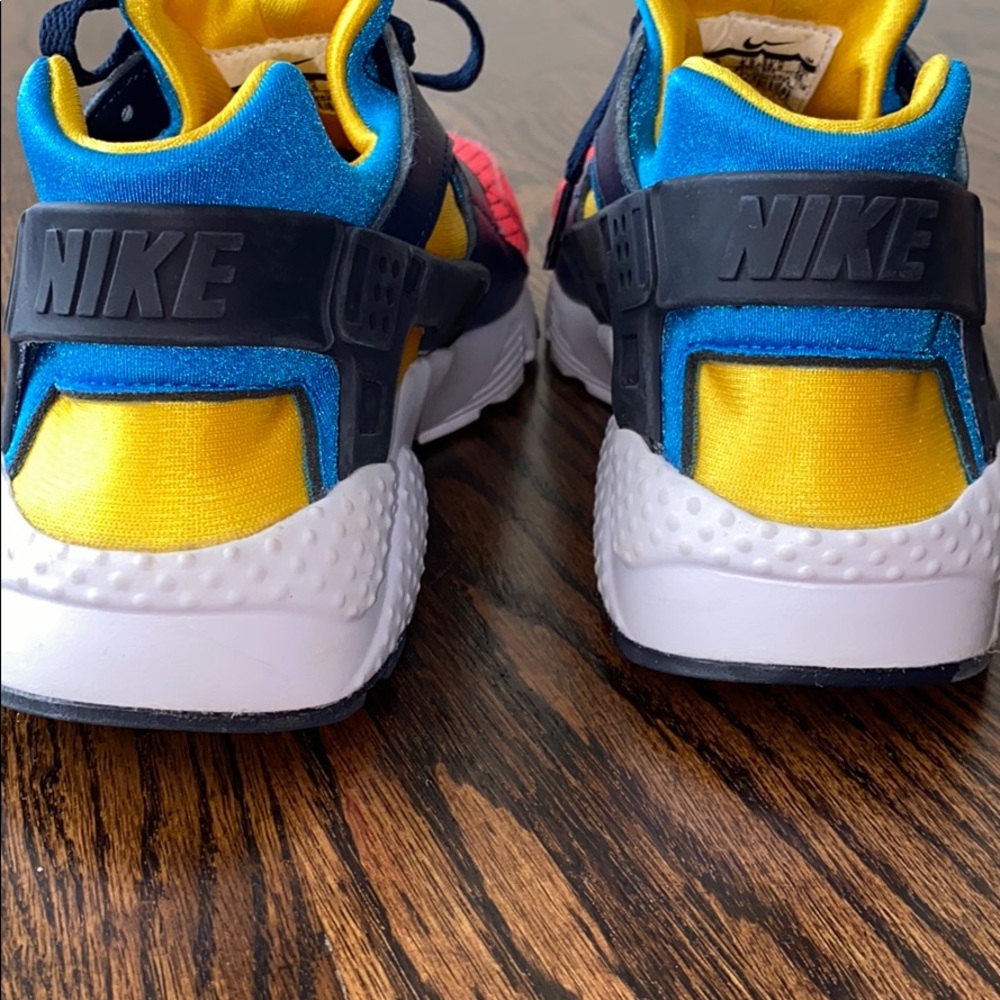Sneakers - Picture 3 of 4